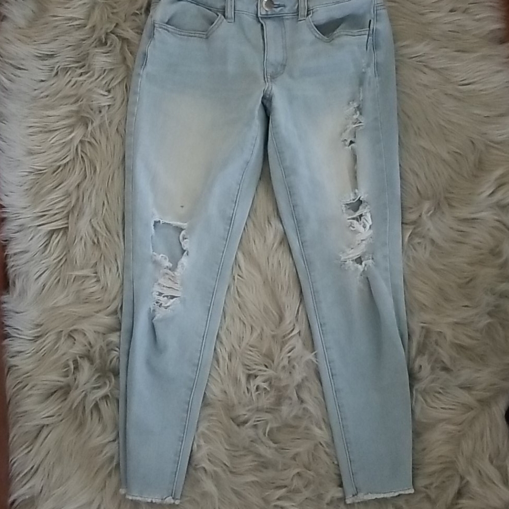 American eagle light wash ripped jeans